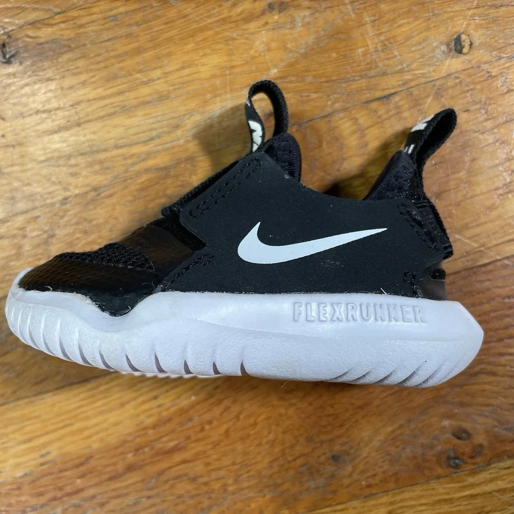 Nike Flex‎ Runner Shoes Size 2C Black Preschool Slip On AT4665-001 Toddler LN
